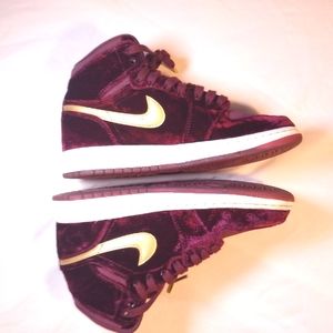 Air Jordan 1 Retro High Premium Heiress "Night Maroon" Velvet Size 6Y
